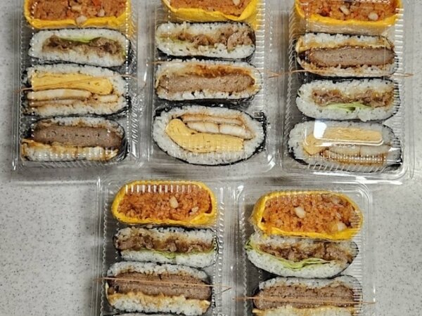 手作りの『おにぎらず』販売価格６００円です。の画像